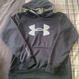 Size small Under Armour sweatshirt in excellent condition!!